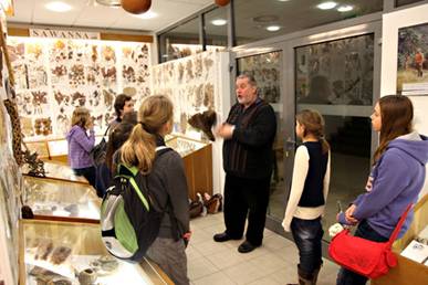 http://www.biologia.amu.edu.pl/php/galerie/zdjec/galeria_NocBiologow2012/IMG_0843.jpg